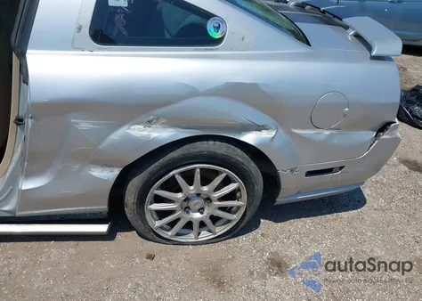 2005 Ford Mustang Gt Deluxe/Gt Premium из США, поврежденный, VIN 1ZVFT82H555185267